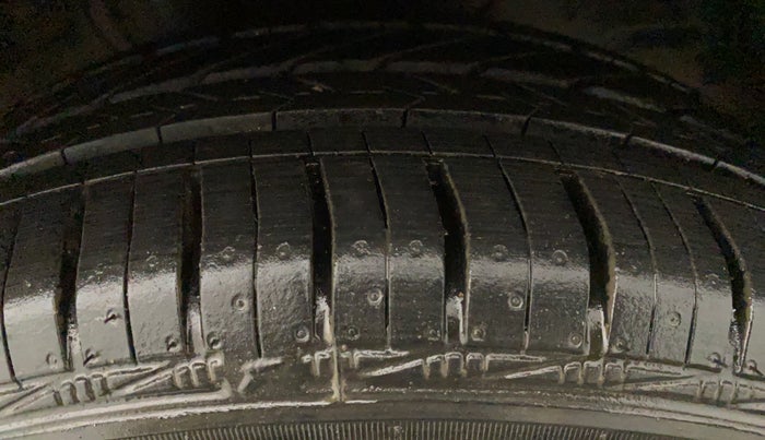 2017 Honda Amaze 1.2L I-VTEC VX AT, Petrol, Automatic, 46,263 km, Left Front Tyre Tread
