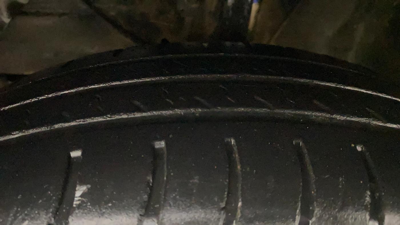 2021 Maruti Dzire VXI AMT, Petrol, Automatic, 40,430 km, Left Front Tyre Tread