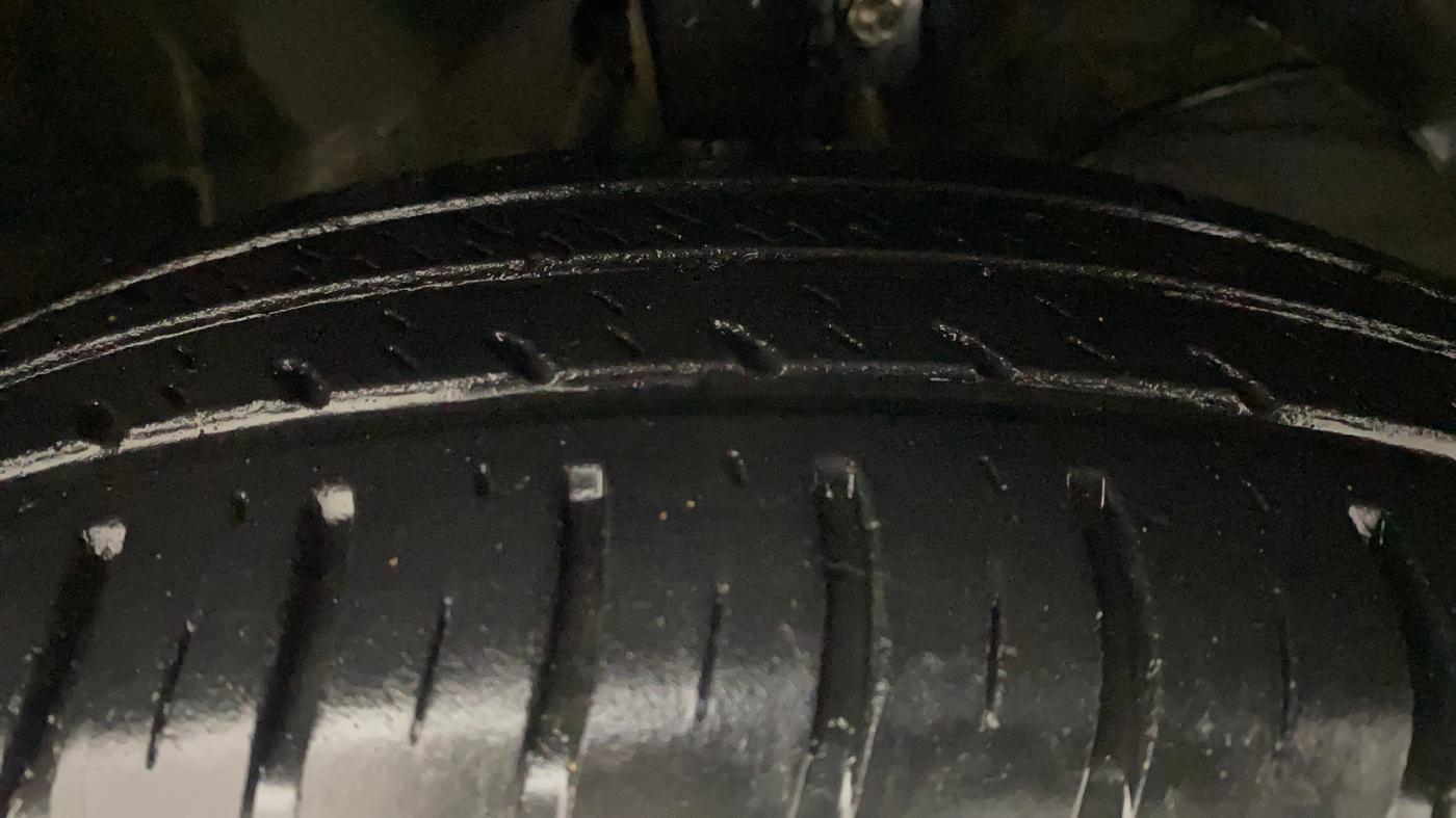 2021 Maruti Dzire VXI AMT, Petrol, Automatic, 40,430 km, Right Front Tyre Tread