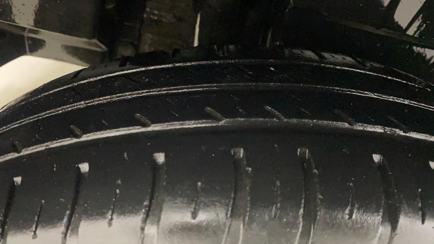 2021 Maruti Dzire VXI AMT, Petrol, Automatic, 40,430 km, Right Rear Tyre Tread
