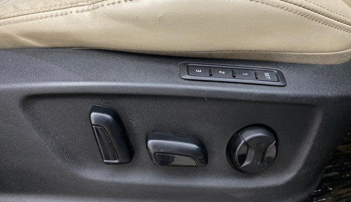 2018 Skoda Kodiaq STYLE 2.0 TDI 4X4 AT, Diesel, Automatic, 1,14,645 km, Driver Side Adjustment Panel