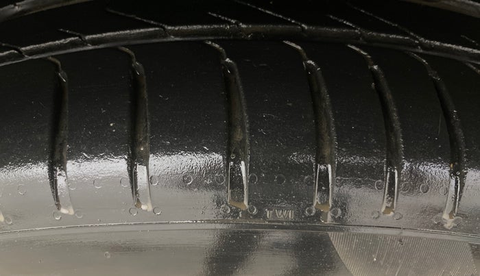 2018 Skoda Kodiaq STYLE 2.0 TDI 4X4 AT, Diesel, Automatic, 1,14,645 km, Right Front Tyre Tread