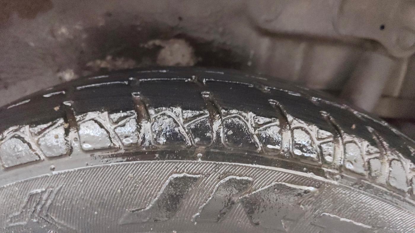2015 Maruti Wagon R 1.0 LXI CNG, CNG, Manual, 84,773 km, Left Rear Tyre Tread