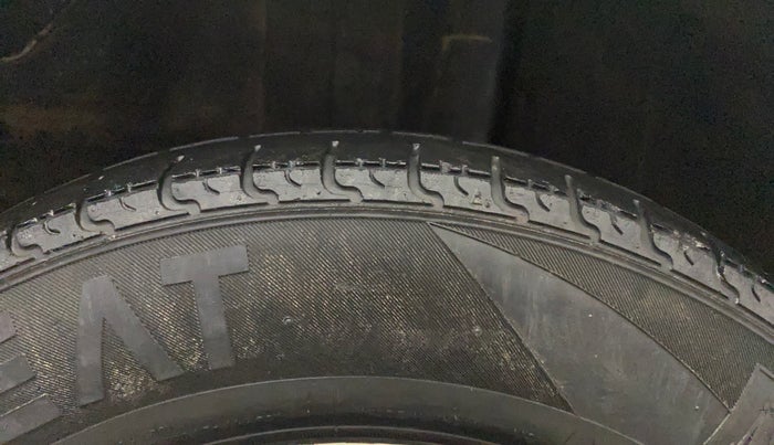 2016 Datsun Redi Go S, Petrol, Manual, 29,101 km, Left Rear Tyre Tread