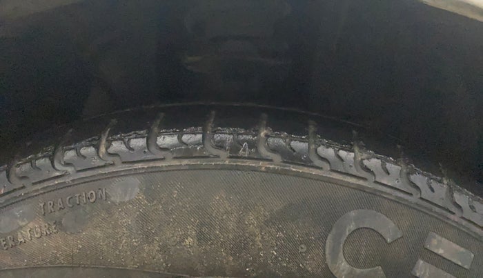 2016 Datsun Redi Go S, Petrol, Manual, 29,101 km, Right Front Tyre Tread