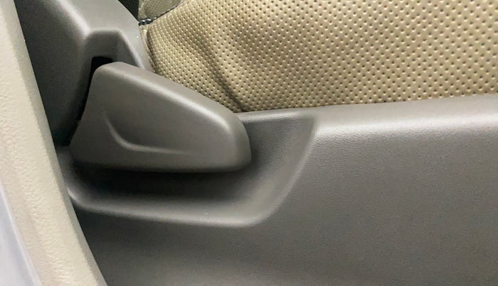 2016 Datsun Redi Go S, Petrol, Manual, 29,101 km, Driver Side Adjustment Panel