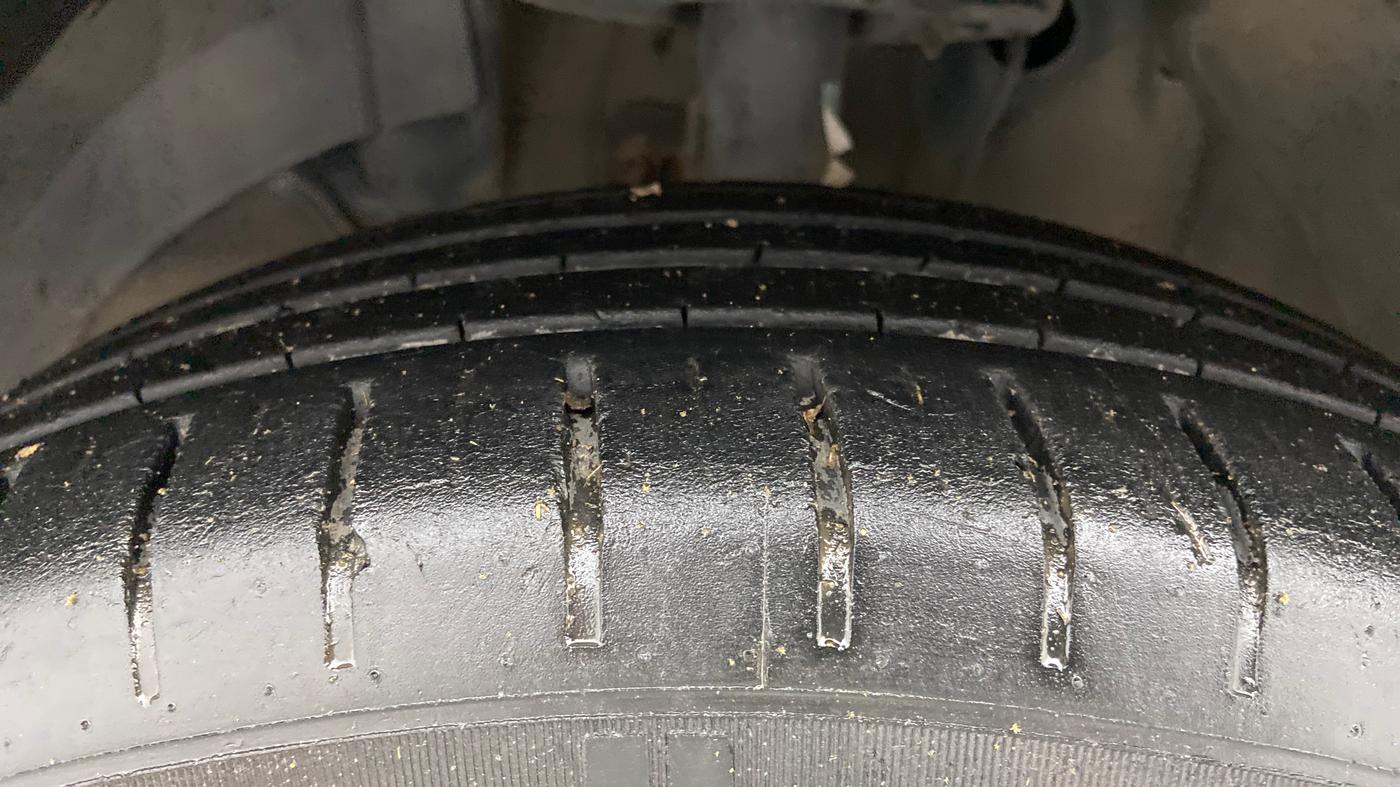 2020 Maruti Baleno ZETA PETROL 1.2, Petrol, Manual, 33,710 km, Left Front Tyre Tread