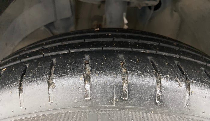 2020 Maruti Baleno ZETA PETROL 1.2, Petrol, Manual, 33,710 km, Left Front Tyre Tread