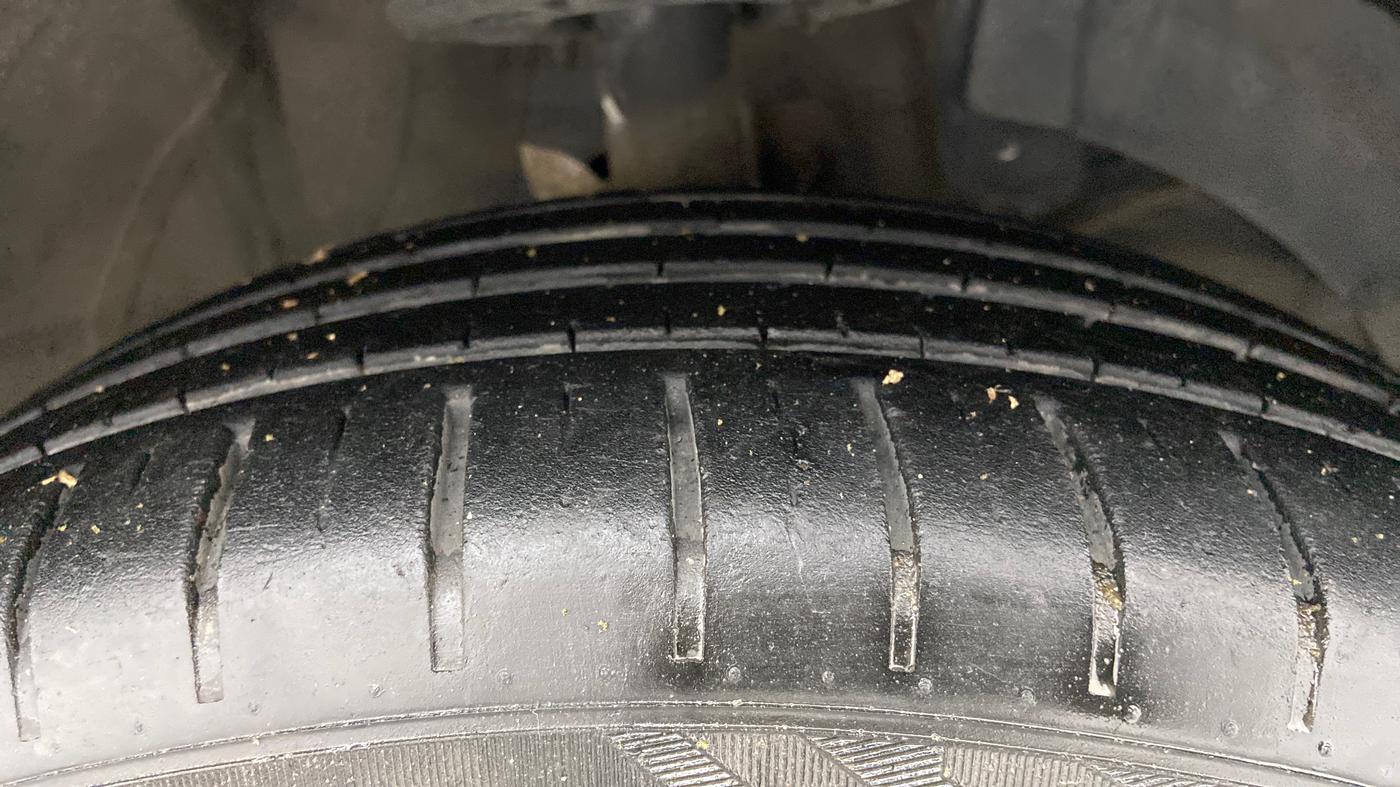 2020 Maruti Baleno ZETA PETROL 1.2, Petrol, Manual, 33,710 km, Right Front Tyre Tread