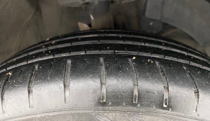 2020 Maruti Baleno ZETA PETROL 1.2, Petrol, Manual, 33,710 km, Right Front Tyre Tread