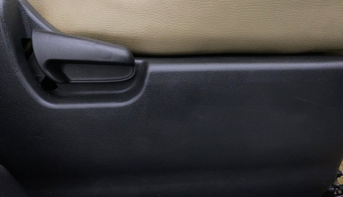 2014 Maruti Wagon R 1.0 VXI, Petrol, Manual, 73,273 km, Driver Side Adjustment Panel