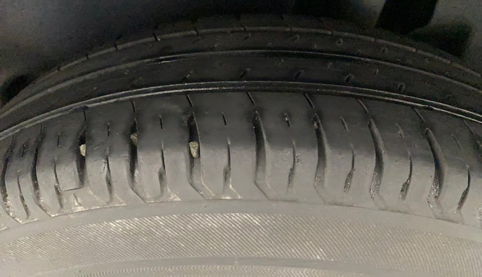 2017 Maruti Dzire VXI, Petrol, Manual, 21,668 km, Left Front Tyre Tread
