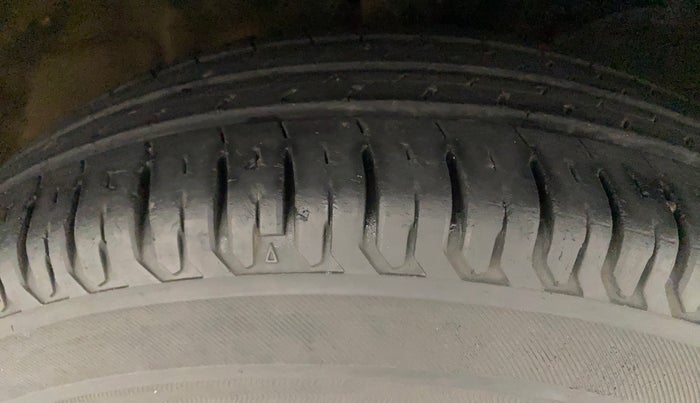2017 Maruti Dzire VXI, Petrol, Manual, 21,668 km, Right Front Tyre Tread