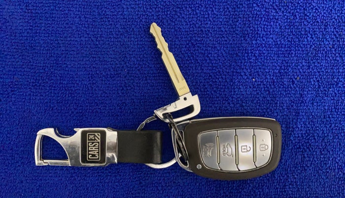 2021 Hyundai NEW I20 ASTA 1.2 AT, Petrol, Automatic, 13,753 km, Key Close Up