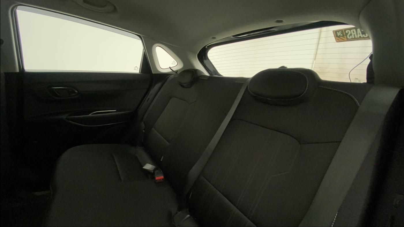2021 Hyundai NEW I20 ASTA 1.2 AT, Petrol, Automatic, 13,753 km, Right Side Rear Door Cabin