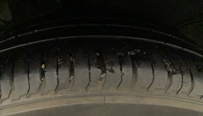 2021 Hyundai NEW I20 ASTA 1.2 AT, Petrol, Automatic, 13,753 km, Right Rear Tyre Tread