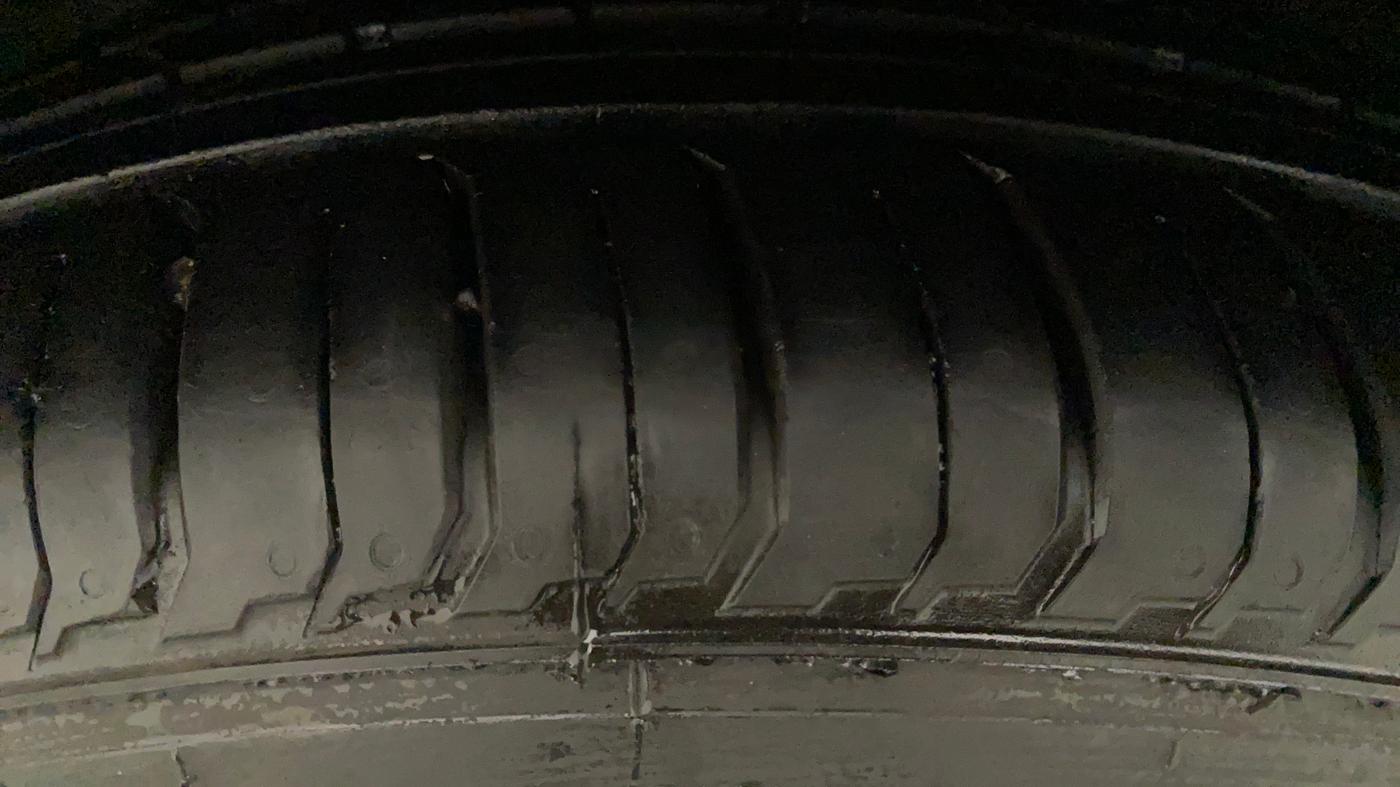 2021 Hyundai NEW I20 ASTA 1.2 AT, Petrol, Automatic, 13,753 km, Left Front Tyre Tread