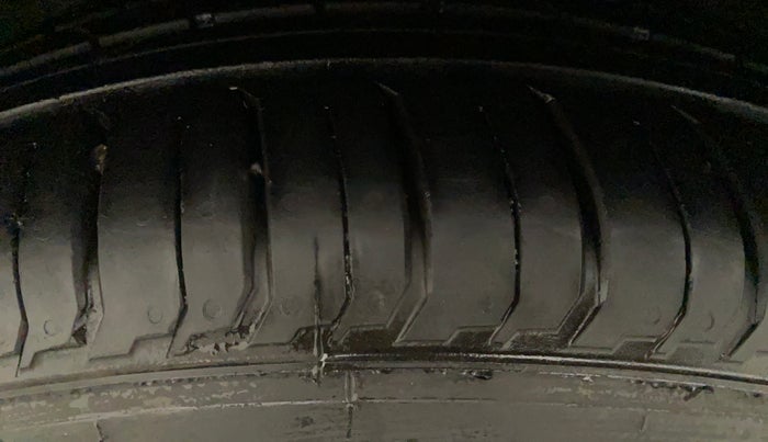 2021 Hyundai NEW I20 ASTA 1.2 AT, Petrol, Automatic, 13,753 km, Left Front Tyre Tread