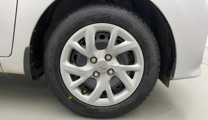 2017 Hyundai Grand i10 SPORTZ 1.2 KAPPA VTVT, Petrol, Manual, 17,332 km, Right Front Wheel
