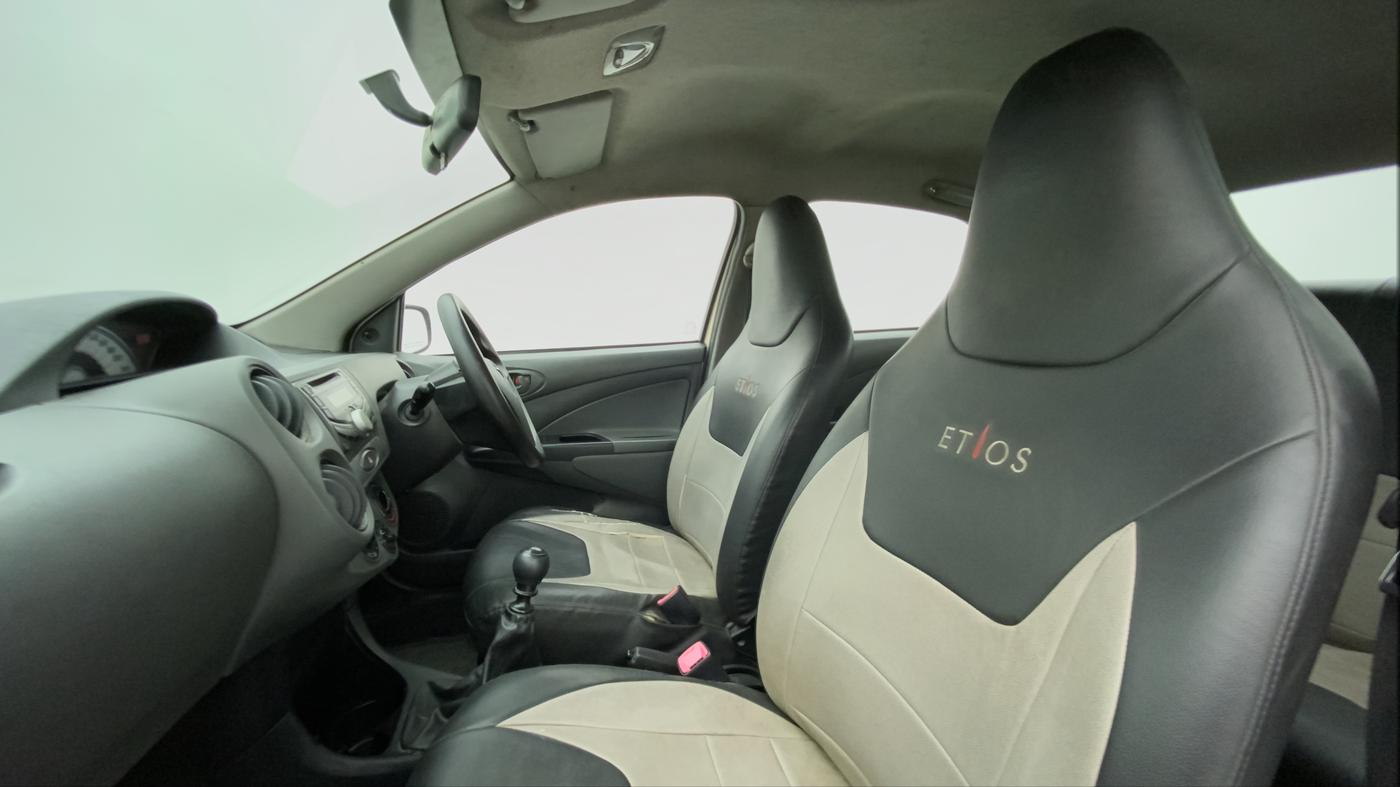 2013 Toyota Etios GD, Diesel, Manual, 96,919 km, Right Side Front Door Cabin