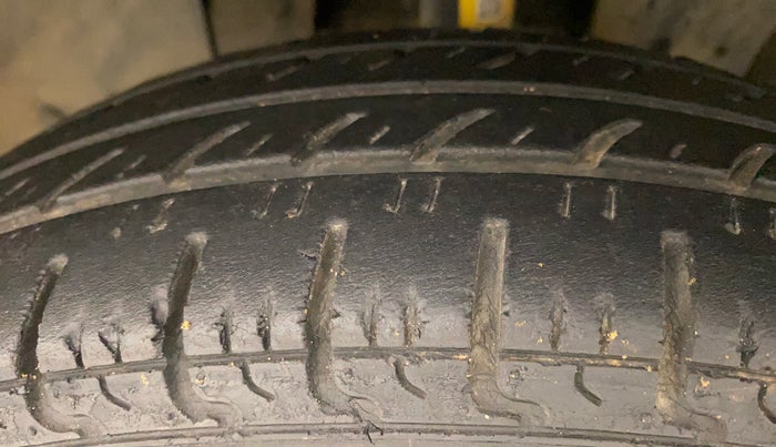 2015 Renault Kwid RXT 0.8, Petrol, Manual, 90,079 km, Left Front Tyre Tread