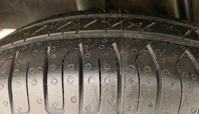2015 Renault Kwid RXT 0.8, Petrol, Manual, 90,079 km, Right Rear Tyre Tread