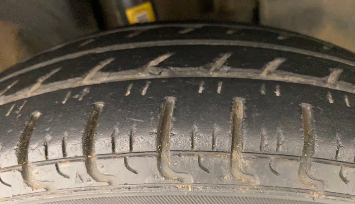 2015 Renault Kwid RXT 0.8, Petrol, Manual, 90,079 km, Right Front Tyre Tread