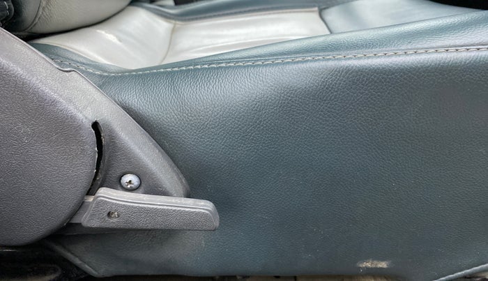 2011 Maruti Alto LXI, Petrol, Manual, 36,830 km, Driver Side Adjustment Panel