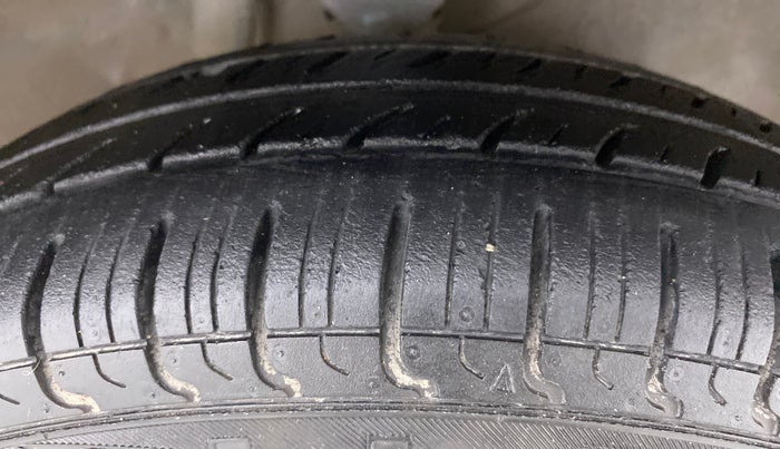 2011 Maruti Alto LXI, Petrol, Manual, 36,830 km, Right Front Tyre Tread