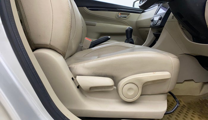 2017 Maruti Ciaz ZXI+, Petrol, Manual, 75,350 km, Driver Side Adjustment Panel