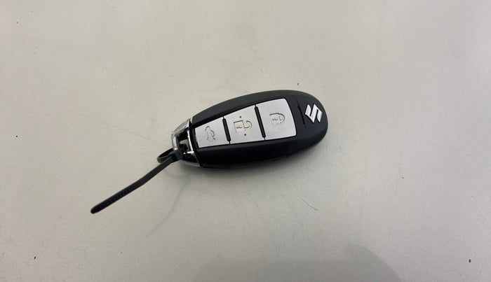 2017 Maruti Ciaz ZXI+, Petrol, Manual, 75,350 km, Key Close Up