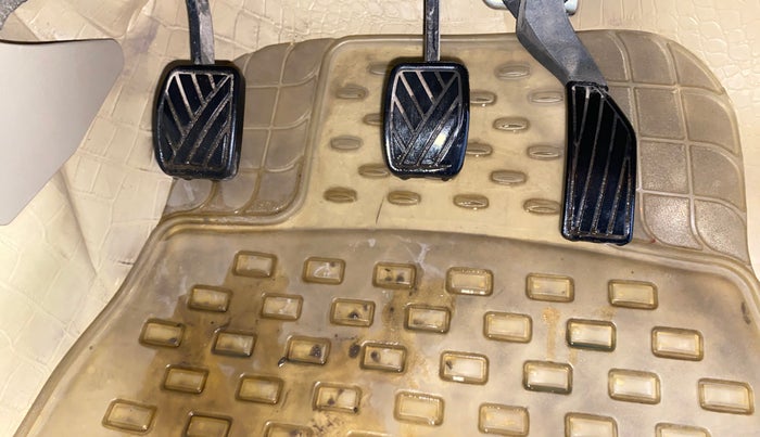 2017 Maruti Ciaz ZXI+, Petrol, Manual, 75,350 km, Pedals