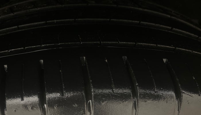 2016 Maruti Baleno ZETA CVT PETROL 1.2, Petrol, Automatic, 37,190 km, Right Rear Tyre Tread