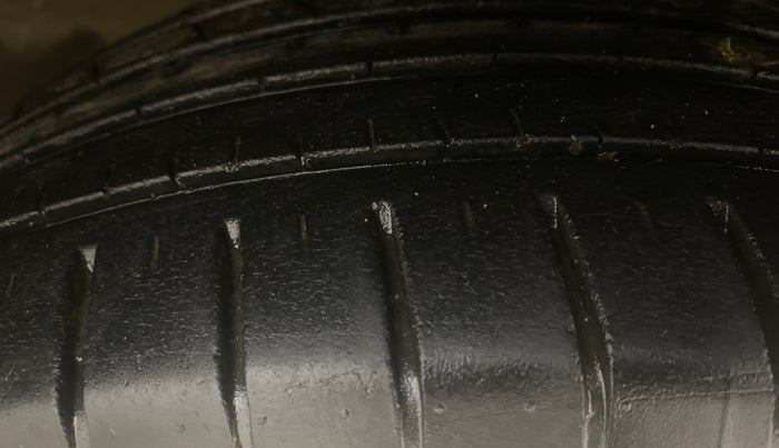 2016 Maruti Baleno ZETA CVT PETROL 1.2, Petrol, Automatic, 37,190 km, Right Front Tyre Tread