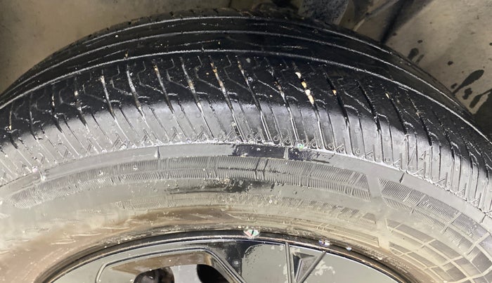 2023 Tata PUNCH ADVENTURE RHYTHM CNG, CNG, Manual, 28,607 km, Left Front Tyre Tread