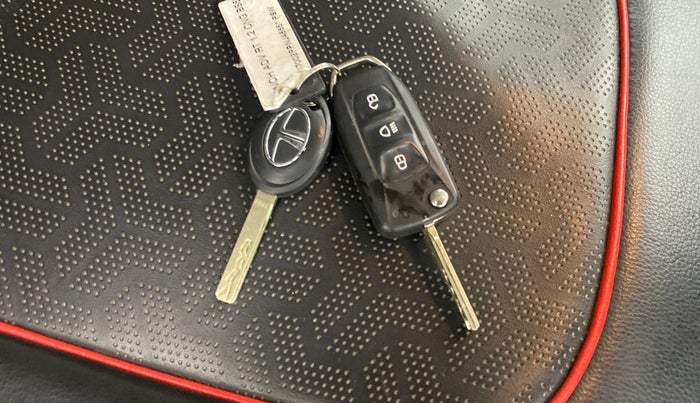 2023 Tata PUNCH ADVENTURE RHYTHM CNG, CNG, Manual, 28,607 km, Key Close Up