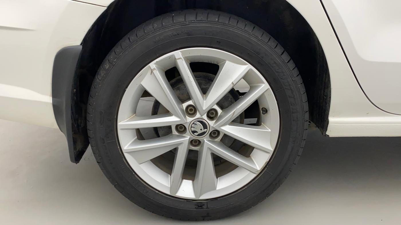 2018 Skoda Rapid STYLE 1.6 MPI, Petrol, Manual, 66,832 km, Right Rear Wheel
