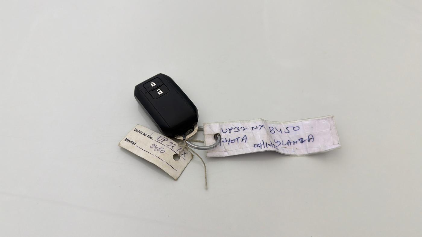 2023 Toyota Glanza G, Petrol, Manual, 50,234 km, Key Close Up