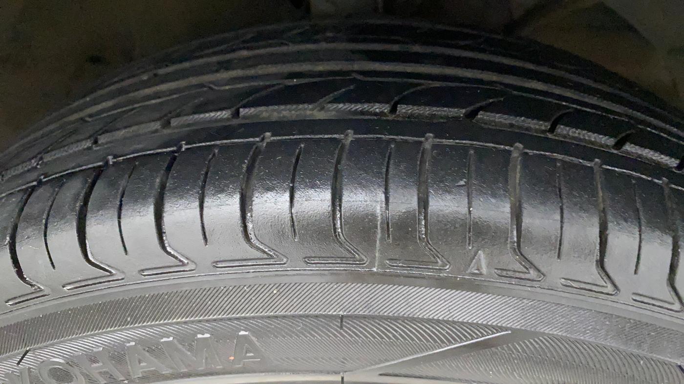 2016 Maruti Baleno DELTA PETROL 1.2, Petrol, Manual, 83,694 km, Right Front Tyre Tread