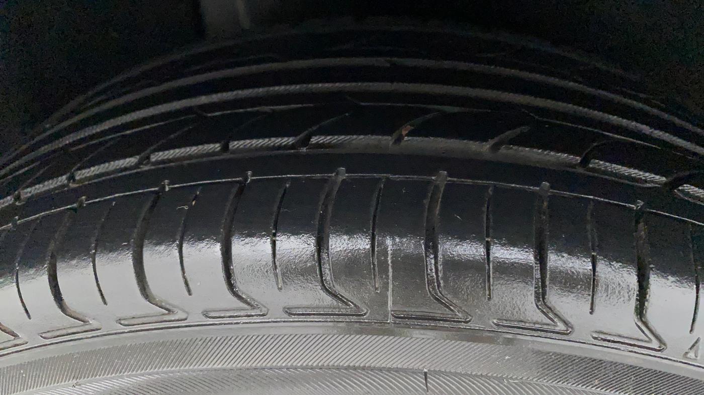 2016 Maruti Baleno DELTA PETROL 1.2, Petrol, Manual, 83,694 km, Right Rear Tyre Tread