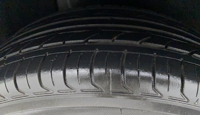 2016 Maruti Baleno DELTA PETROL 1.2, Petrol, Manual, 83,694 km, Right Rear Tyre Tread