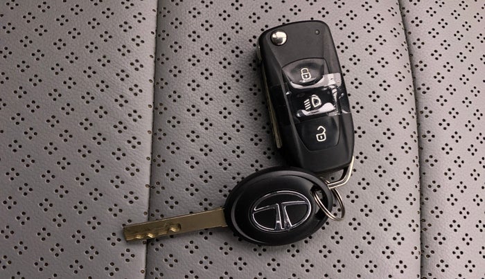 2022 Tata Tiago XT PETROL, Petrol, Manual, 30,077 km, Key Close Up
