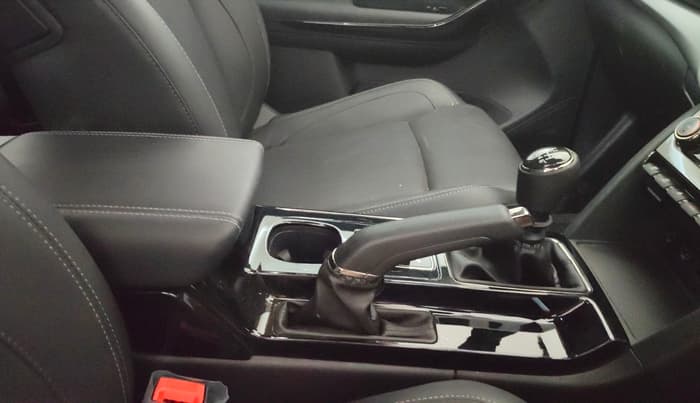 2025 Mahindra XUV700 AX 7 D MT 7 STR, Diesel, Manual, 9,461 km, Gear Lever