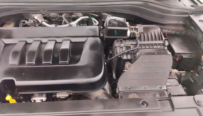 2025 Mahindra XUV700 AX 7 D MT 7 STR, Diesel, Manual, 9,461 km, Engine View - Left