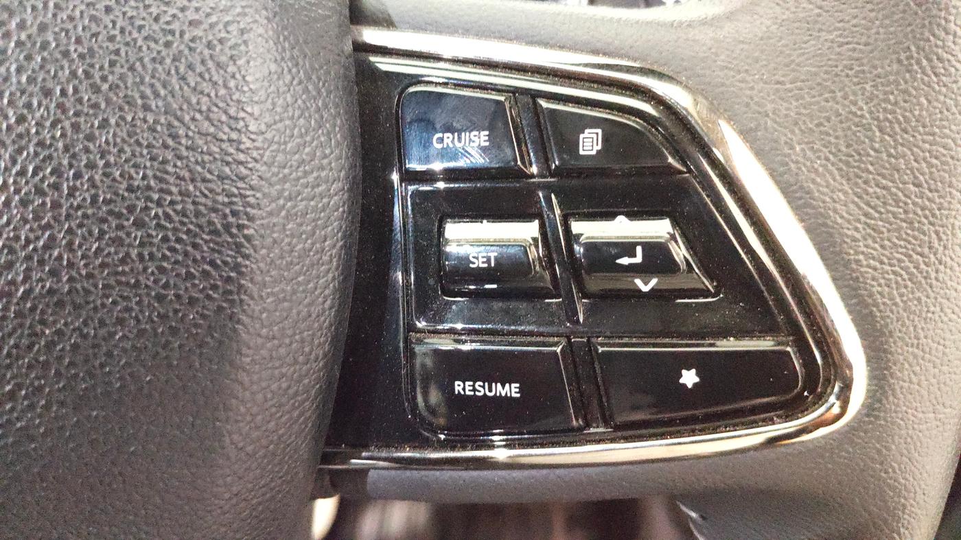 2025 Mahindra XUV700 AX 7 D MT 7 STR, Diesel, Manual, 9,461 km, Adaptive Cruise Control