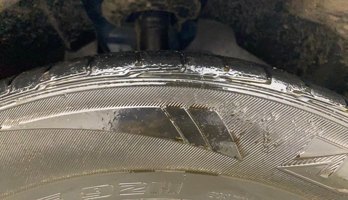 2020 Ford Ecosport TITANIUM 1.5L DIESEL, Diesel, Manual, 1,00,107 km, Right Front Tyre Tread