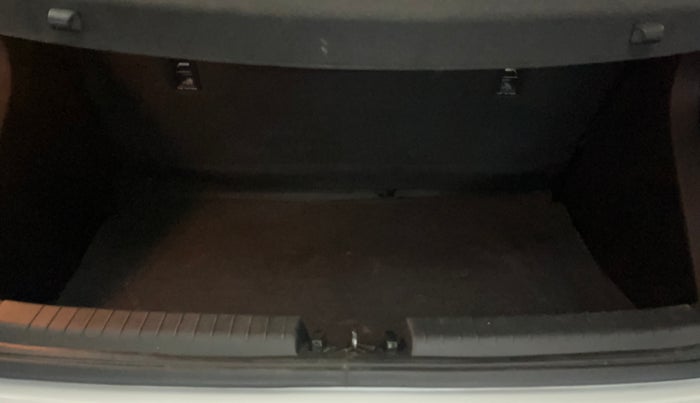 2019 Hyundai Elite i20 ASTA 1.2 (O), Petrol, Manual, 33,402 km, Boot Inside