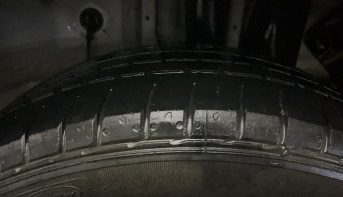 2019 Hyundai Elite i20 ASTA 1.2 (O), Petrol, Manual, 33,402 km, Left Rear Tyre Tread