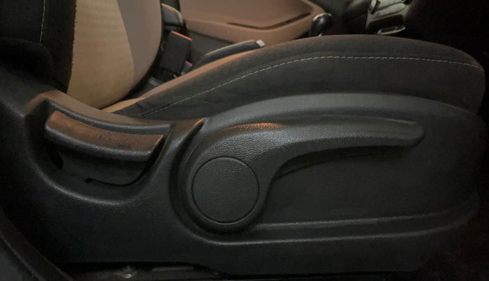 2019 Hyundai Elite i20 ASTA 1.2 (O), Petrol, Manual, 33,402 km, Driver Side Adjustment Panel