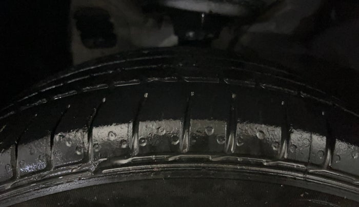 2019 Hyundai Elite i20 ASTA 1.2 (O), Petrol, Manual, 33,402 km, Left Front Tyre Tread